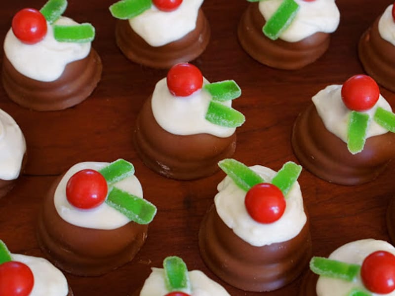 Easy-peasy chocolate Christmas puddings and candy cane bark